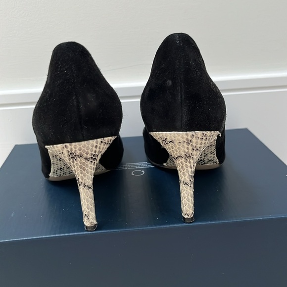 Fun pair of black suede pump with a patterned heel - Picture 3 of 4